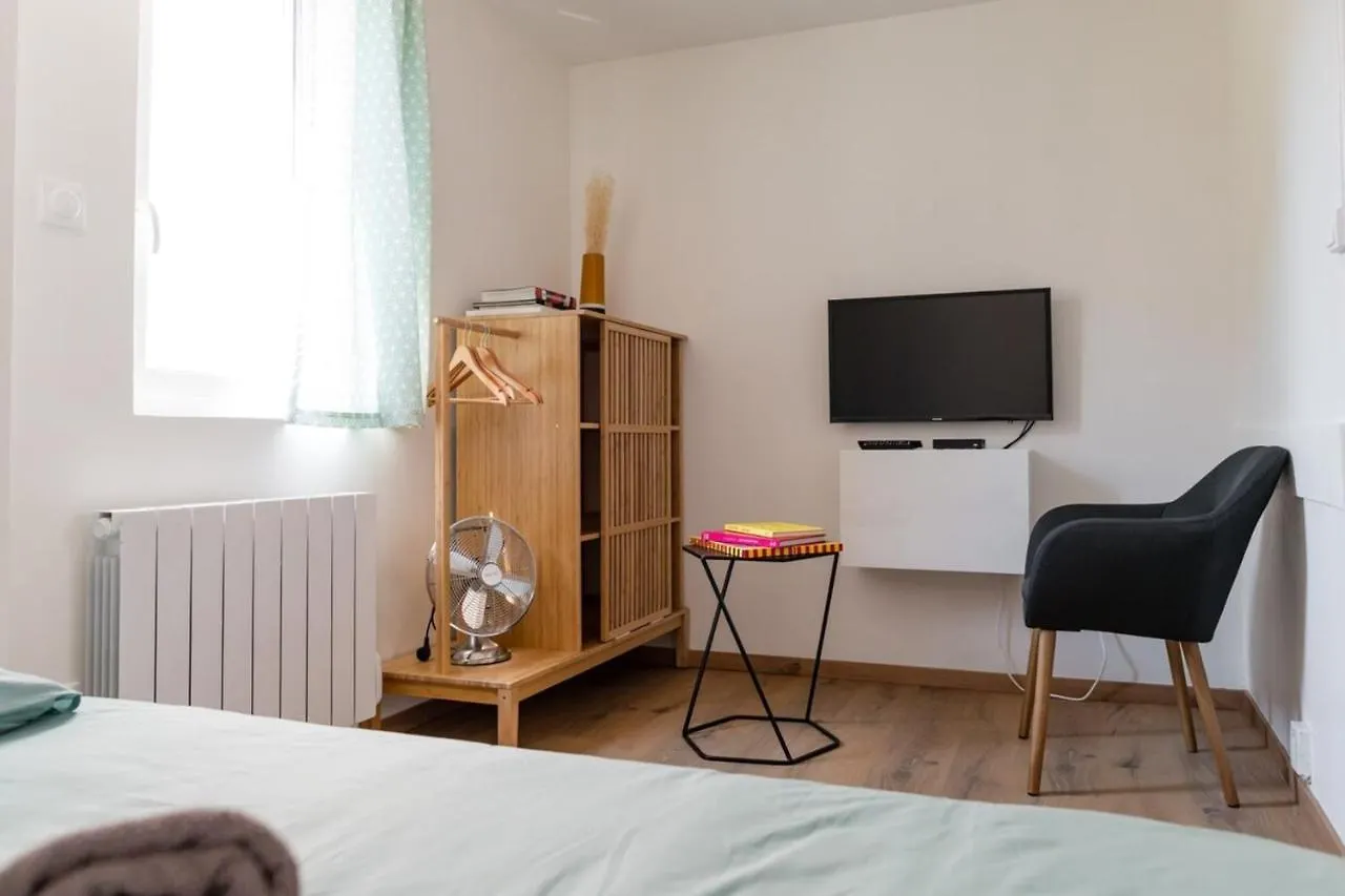 Cozy Quiet And Bright Studio - Part Dieu Лион 0*,